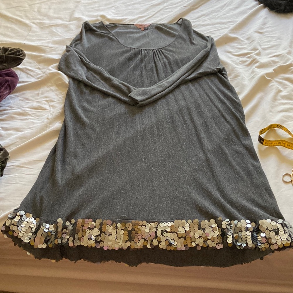 Grey S/M Phase Eight long top with sequined hem. Semi see-through.